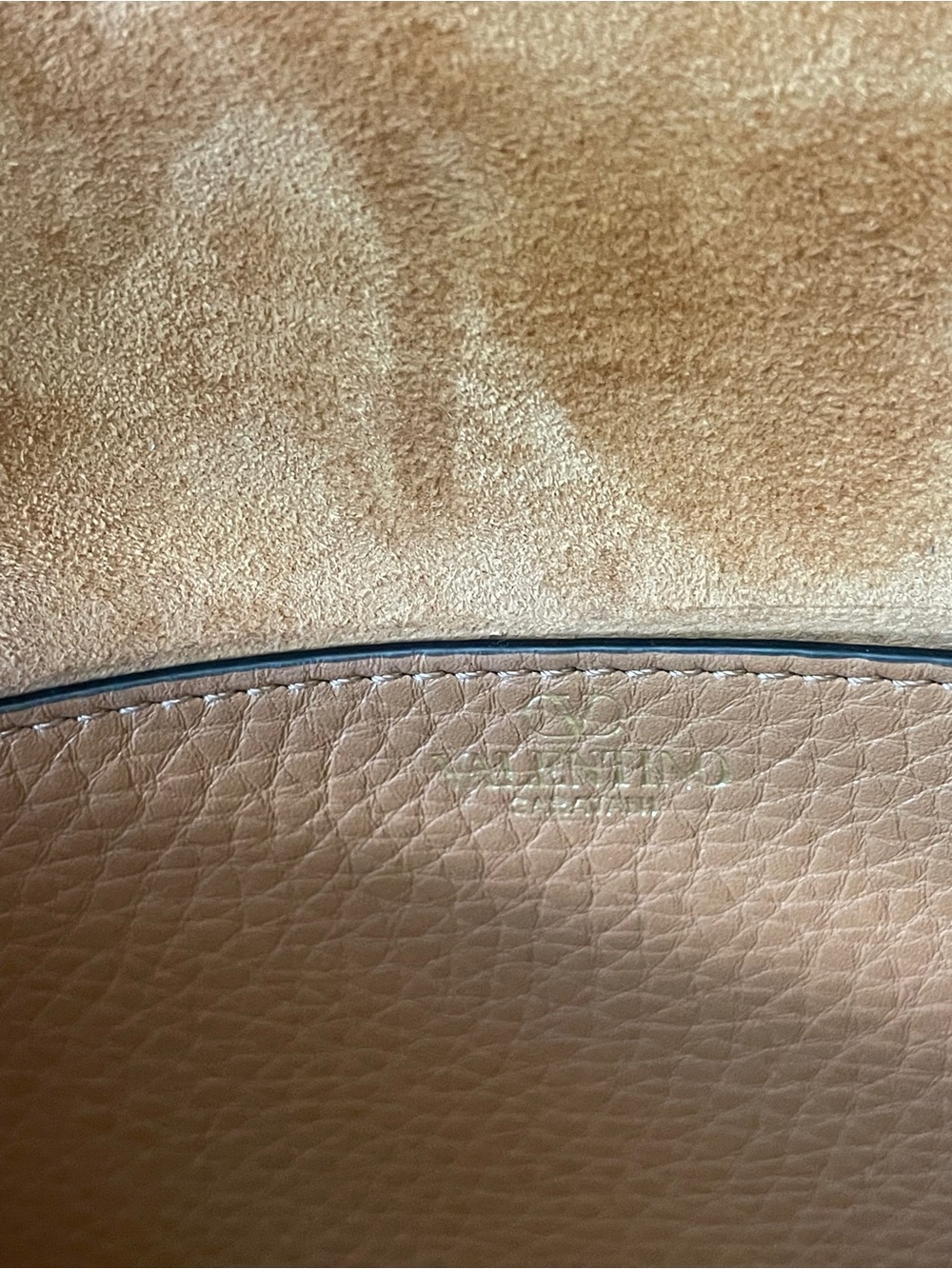 Valentino Garavani Camel/Tan Leather Shoulder Bag with Gold V Logo - Picture 9 of 10